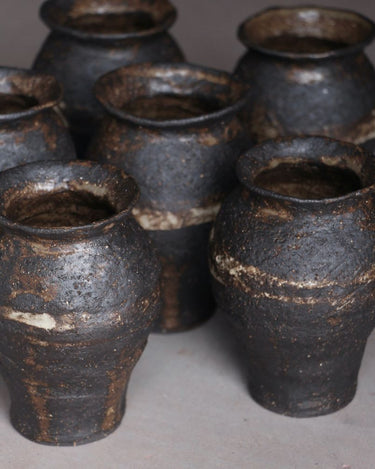 petit vase noir en céramique