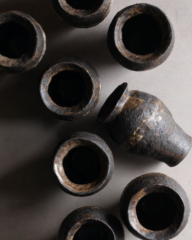petit vase artisanal noir