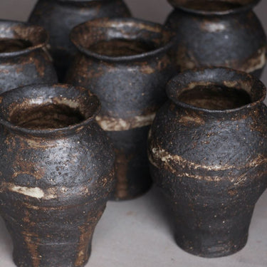 petit vase noir en céramique