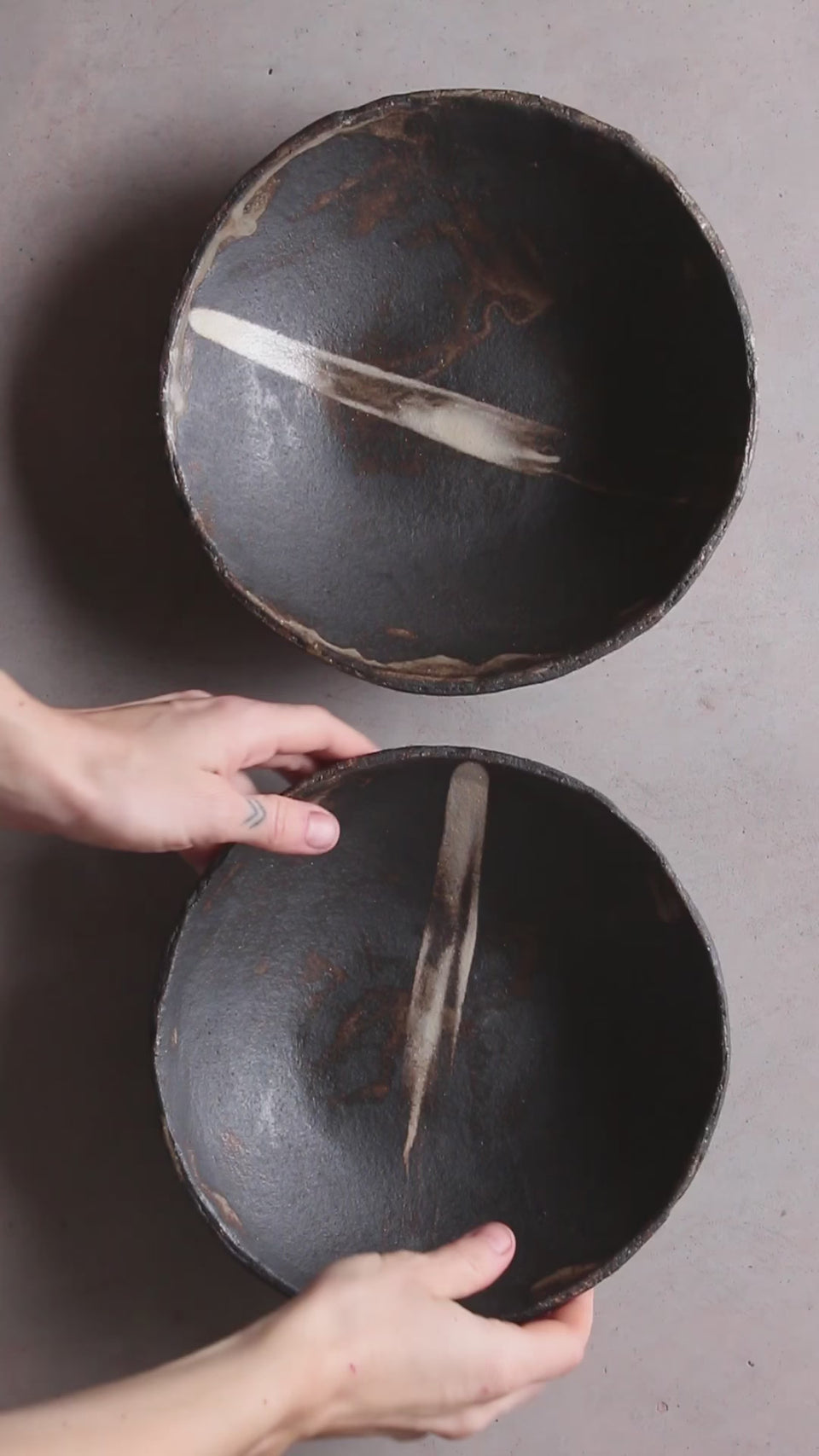 assiettes creuses noires