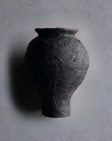 vase noir